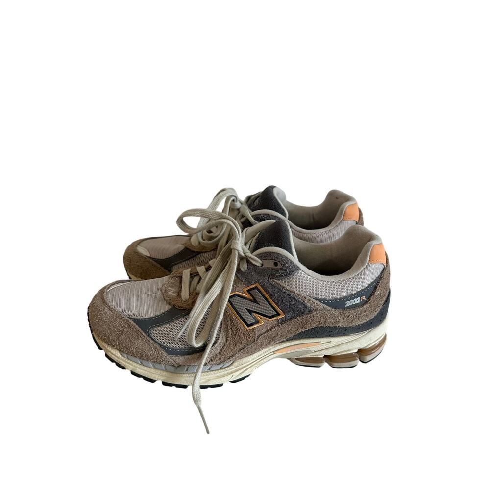 New Balance 2002R Mushroom Hazy Peach Sneakers Sz 7.5 Men, 9 Wmn Great!